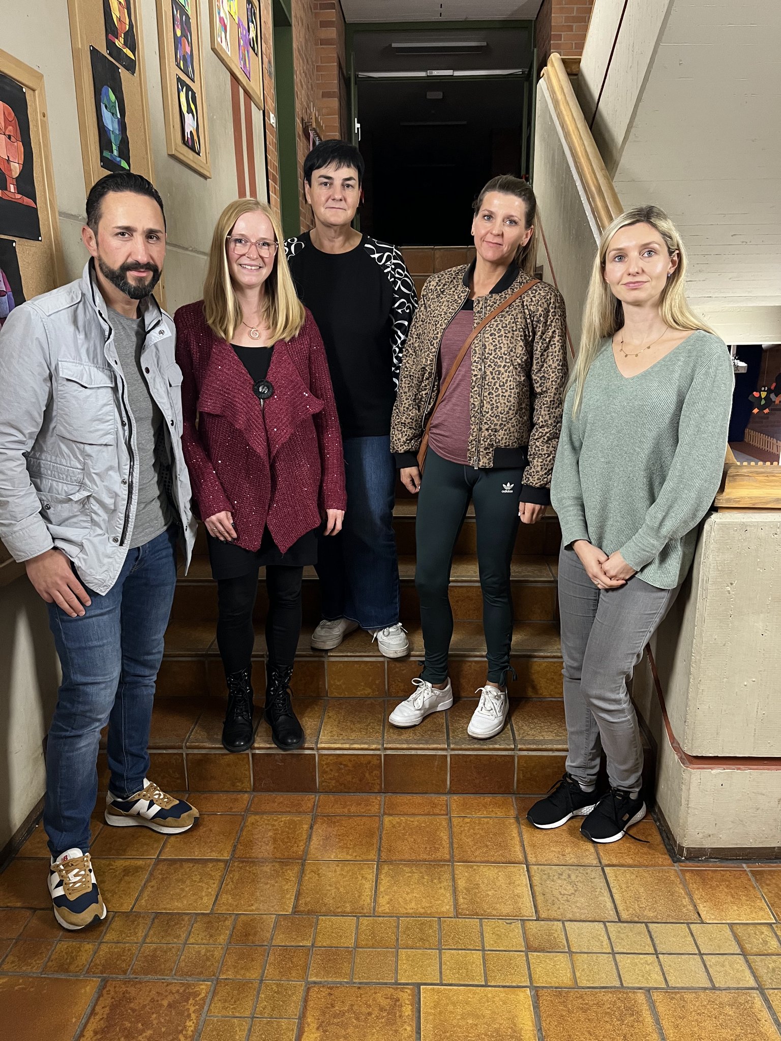 mZ5fQ1W1RJSRT_b3ez2R3A